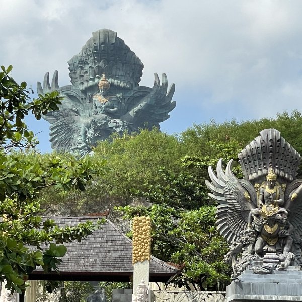 bali garuda wishnu statue